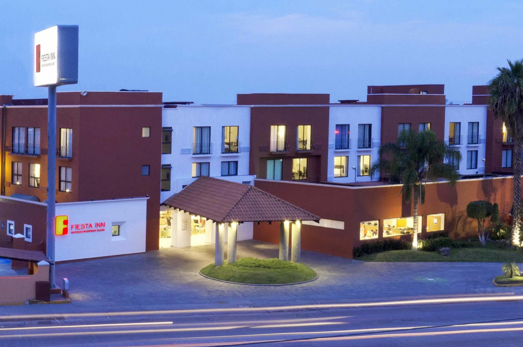 Fiesta Inn Леон Экстерьер фото